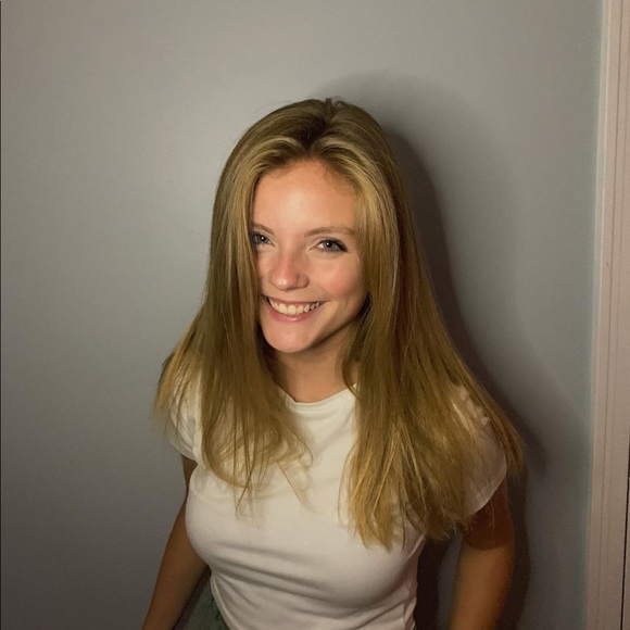 Meet your Posher, Taylor - Picture 1 of 2